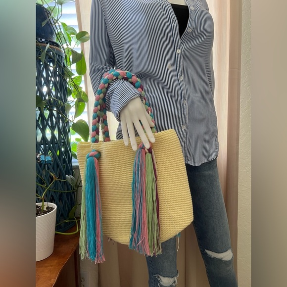 Cute Kawaii-Inspired Top Handle Wayuu Bag - Pastel Yellow handwoven Tote Bag - Picture 4 of 6